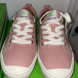 Cariuma Oca Low canvas sneaker in  Rose